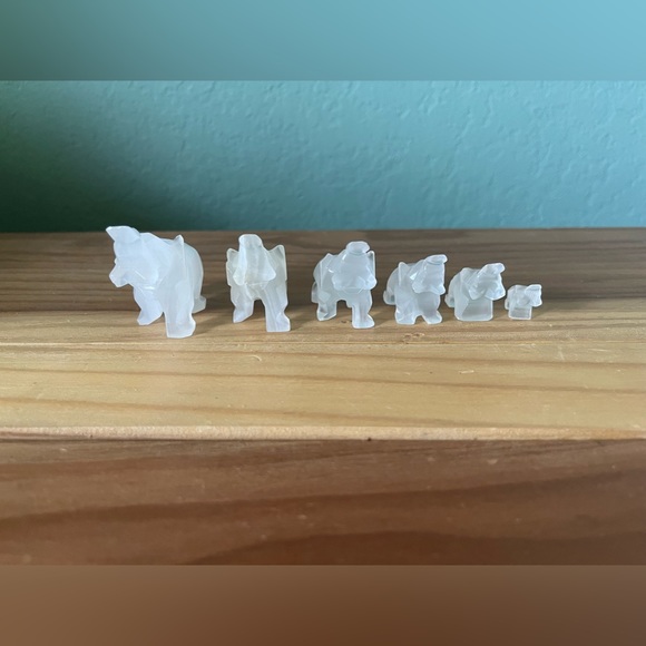 Carved White Quartz Parade 6 Elephants Figurines Graduating 0.7-2” - Picture 4 of 8